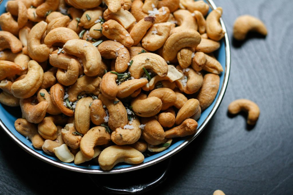 A bowl of roasted cashew